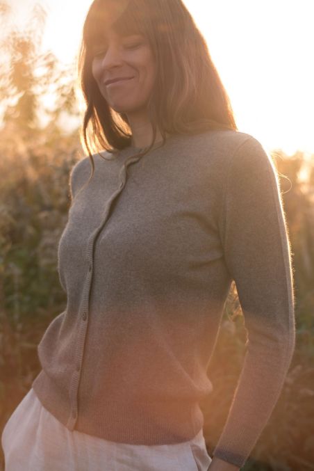 Kaszmirowy sweter kardigan na guziki 100% kaszmir brąz